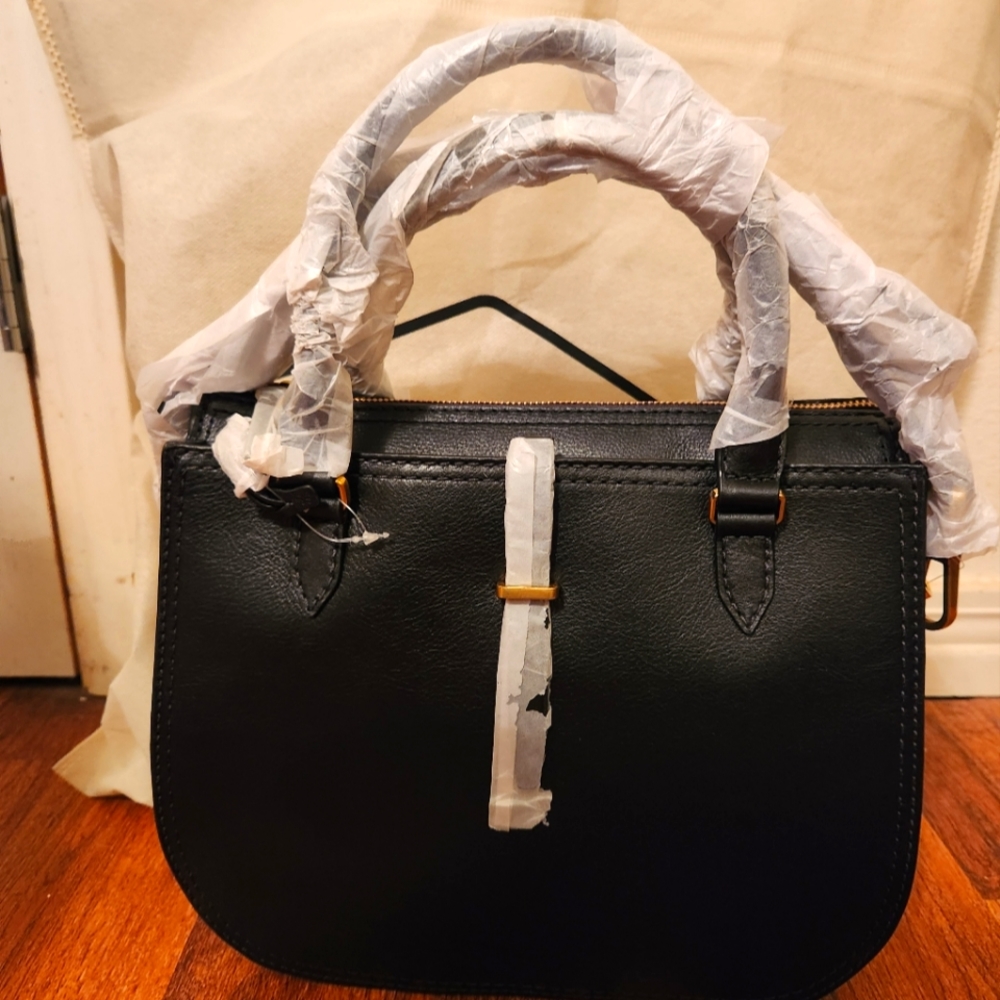 🔥🔥Fossil black leather satchel